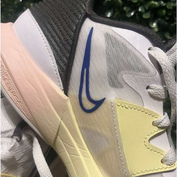 Size 10.5 Nike Kyrie Low White Game with Box Included - Picture 5 of 12